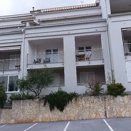D&m 3 Apartment *